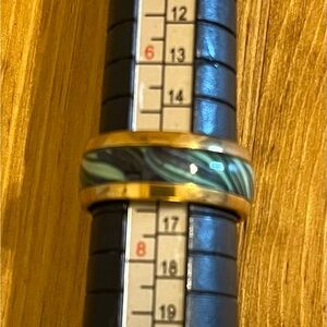 Green and black swirl inlay ring on copper tone size 7